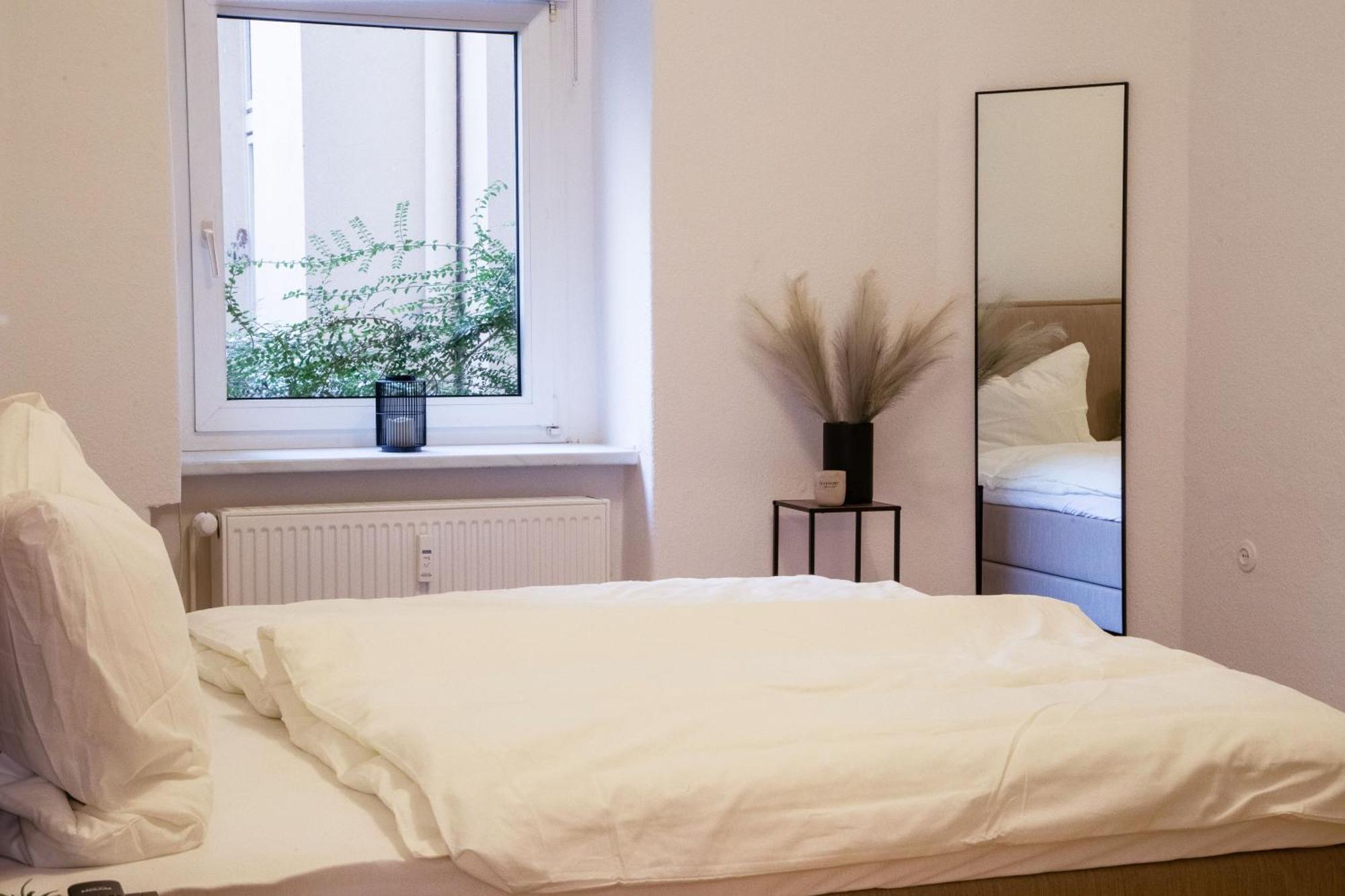 Massagesessel, King-Sized Bed, Billardtisch, 2 Couches Leilighet Berlin Eksteriør bilde