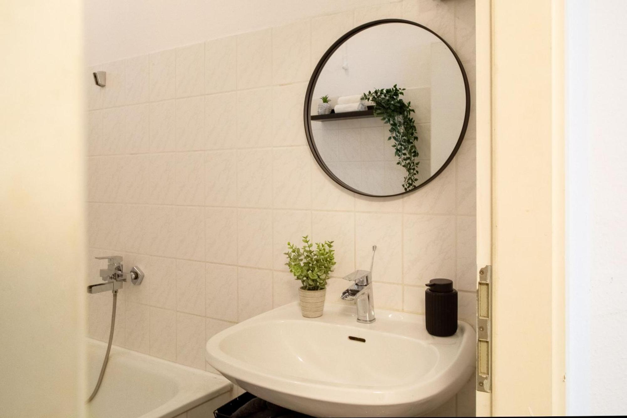 Massagesessel, King-Sized Bed, Billardtisch, 2 Couches Leilighet Berlin Eksteriør bilde