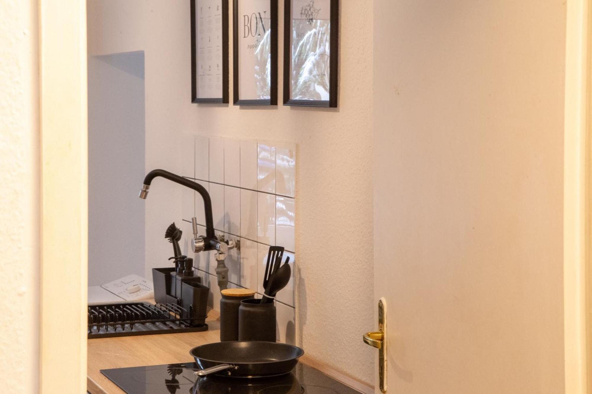 Massagesessel, King-Sized Bed, Billardtisch, 2 Couches Leilighet Berlin Eksteriør bilde
